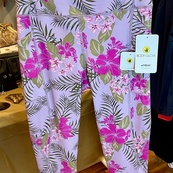 Body Glove Other - Body Glove 7/8 Leggings - Purple and Pink Floral